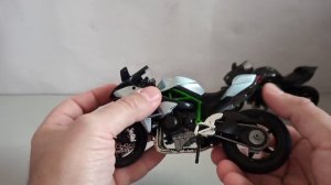 Мотоцикл Kawasaki Ninja H2R модель 1:12, металл, звук, свет.