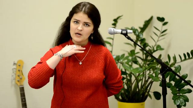 Как быстро разогреть голос. Лучшая распевка для вокалиста или оратора. Школа вокала Москва.