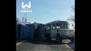 Фура на боку, разбитый автобус, помятые машины и один погибший в ДТП в Нижнем Новгороде
