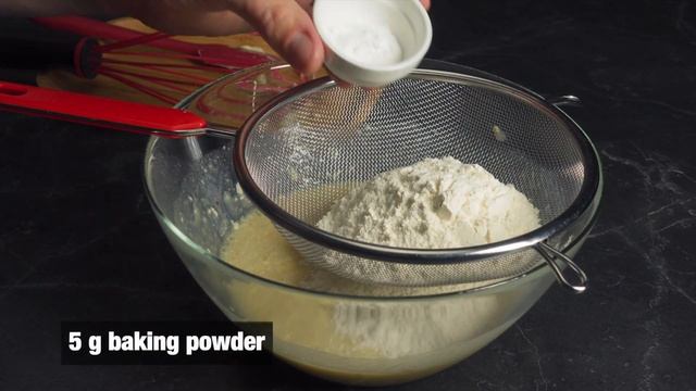 Whisk condensed milk and 1 banana. A cake that drives me crazy in 15 minutes смотреть онлайн