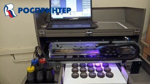 печать уф принтера А3 формата на пробках.mp4