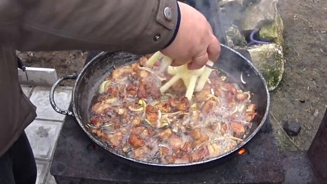 жаренная картошка на сале и на костре