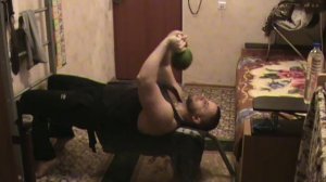 Как накачать трицепс гирей / How to build triceps weights
