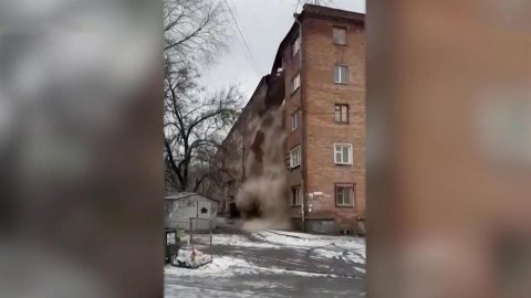 В Ростове-на-Дону обрушился подъезд пятиэтажки, откуда накануне эвакуировали жильцов