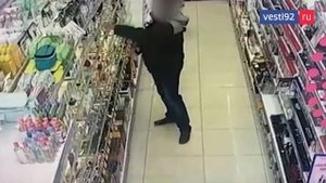 Раскрыта кража парфюмерии из магазина в столице Крыма