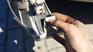 Замена противотуманной лампочки