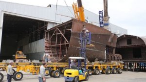 Bering Yachts turning the hull of 45 meter superyacht Bering 145