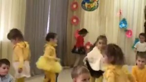 танец на 8 Марта младшая группа
