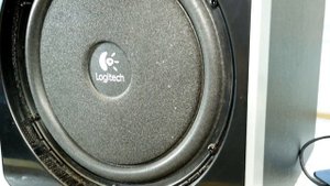 Look inside Logitech Z4 2.1 speaker system - What's Inside?