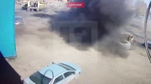 Колесо от БелАЗа упало на легковушку. Машина восстановлению не подлежит