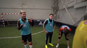Футбольные блогеры VS Музыкантов / Играем в футбол с заданиями