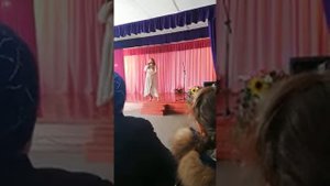 Потеряла утром я одну сережку