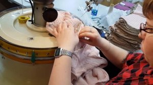 Кеттлевка воротника на от А до Я. Мастер-класс от профессионала / Работа за кеттельной машиной