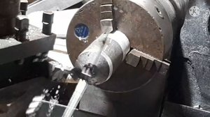 Токарка на самодельном токарном станке.