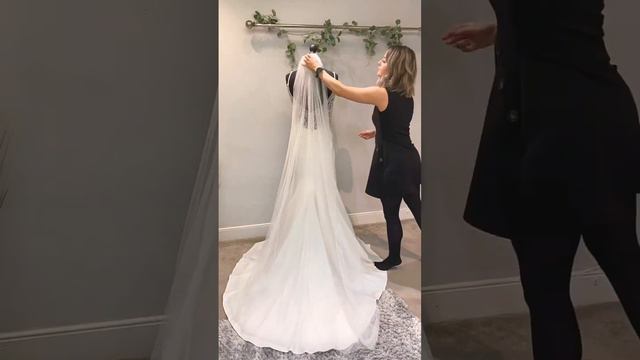 Long or short veil? #bridalaccessories #weddingdress #thebrideguide101 #veil #bridalstyle смотреть онлайн