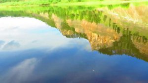 Река Пеледуй в нижнем течении. Скала (близ п.Пеледуй, Ленский район, Республика Саха Якутия)