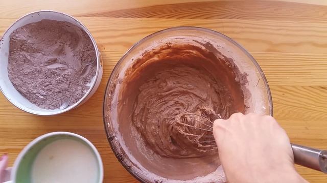 NAJLEPSZE CIASTO CZEKOLADOWE - wilgotne i mięciutkie, z polewą | Ciasto z czekoladą w środku