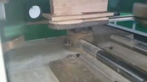 Станок для производства деревянных расчесок.