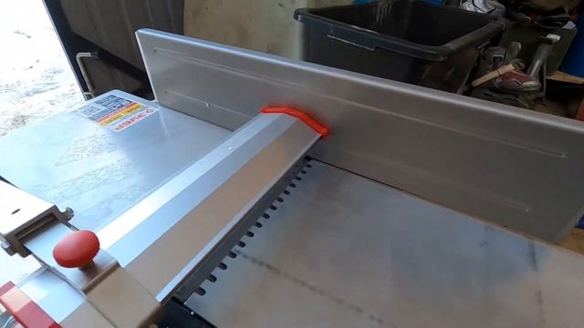 СТАНОК ДЛЯ СТОЛЯРНОЙ МАСТЕРСКОЙ. ПОКУПАЕМ И ТЕСТИРУЕМ ФУГОВАЛЬНО-РЕЙСМУСОВЫЙ СТАНОК "ЗУБР"