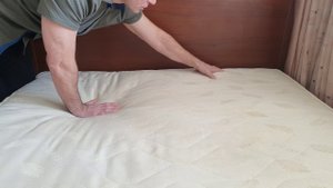 Разбираем матрас с кокосовой койрой, полная деградация настила.