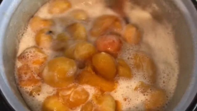 Абрикосовое варенье с миндалем / варенье с орехами