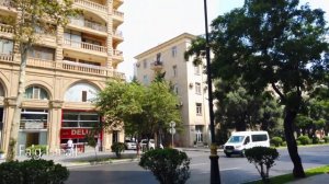 Чистая и красивая Улица Узеира Гаджибекова в Баку