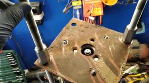 Сьёмник пружин с амортизатора.