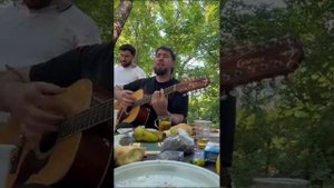 ЧЕЧЕНЕЦ КЛАСНО НА ГИТАРЕ.