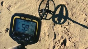 Первый раз на пляже. Мои находки 12 монет. Поиск с TX850. Короткая версия видео