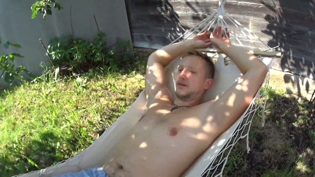 VLOG: МЫ ЕГО ПОВЕСИЛИ И ОН НИЧЕГО НЕ ХОЧЕТ ДЕЛАТЬ ремонт дома смотреть онлайн