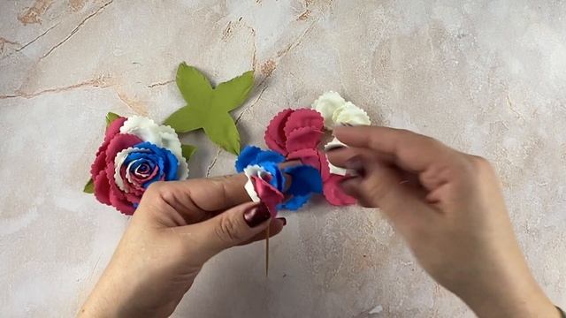 Трехцветная роза из фоамирана на заколке