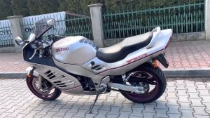 Suzuki RF 900