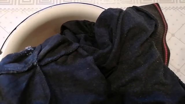 Пробую убрать белые пятна от дезодоранта/полезные советы! смотреть онлайн