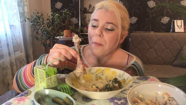 МУКБАНГ | КУРИЦА В СМЕТАНЕ | ОЛИВЬЕ СОЛЁНЫЕ ОГУРЧИКИ # SaidellySayka смотреть онлайн