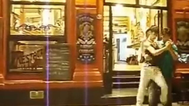 Two guys dancing Tango de Roxanne смотреть онлайн