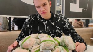 съешь 17 бургеров ЧЕЛЛЕНДЖ !!!