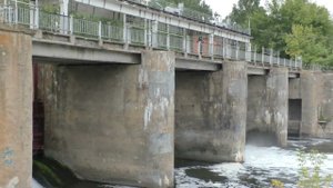 Обзор плотины на реке Пахре близ деревни Новленское (11.09.22)