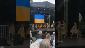 Ничего необычного, просто украинские дети поют неофициальный гимн Люфтваффе- ВВС Третьего Рейха.