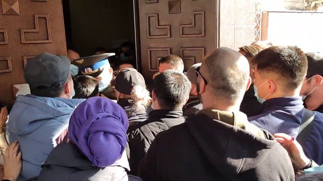 Торговцы «Дордоя» пытались прорваться в Дом правительства смотреть онлайн