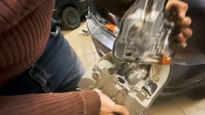 Как снять фонарь и поменять лампы opel astra h