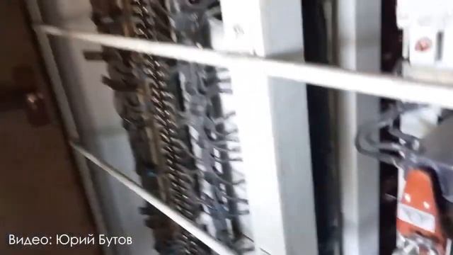 Что делает машинист поезда, если видит застрявшую машину на переезде смотреть онлайн