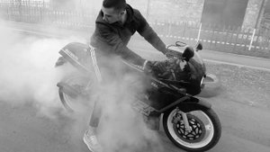 Yamaha FZR 250 Палим резину!!!