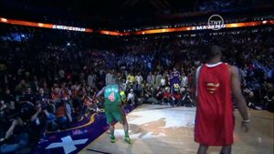 HD-NBA 09 Dunk Contest-Nate Robinson Dunks Over Dwight Howard