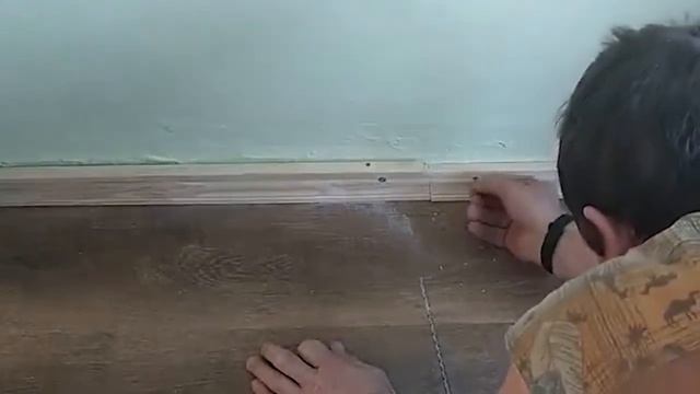 Cэкономили, взяв настоящие деревянные панели вместо полиуретановых