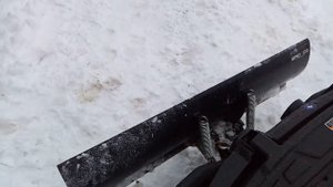 Уборка снега квадроциклом Polaris с отвалом.