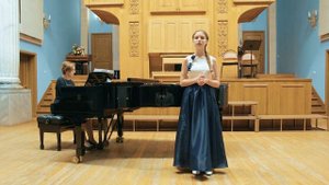 Русская народная песня в обр. Н Голованова-"Вечерком за речкою" (исполняет Стретинская Софья)