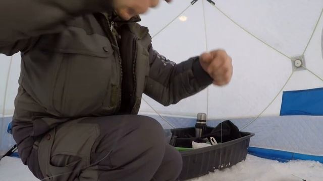 РЫБАЛКА В ПРЕДДВЕРИИ НОВОГО ГОДА смотреть онлайн