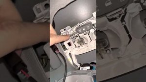 Как снять плафон салона Шевроле болт Chevrolet Bolt