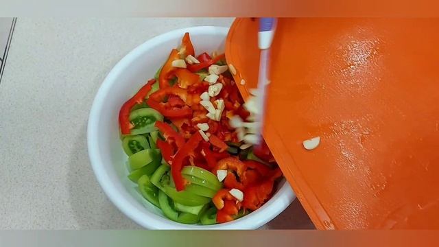 Вкуснейший салат из зелёных помидор. Обалденные зелёные помидоры!