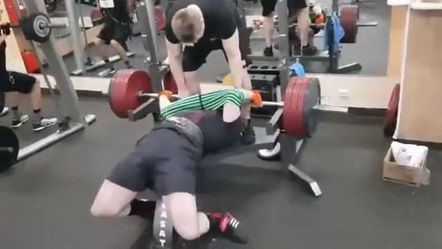 Спасительные страховочные упоры скамьи КАСАТ ))) без них было бы печально. Экипа дело стрёмное, ник